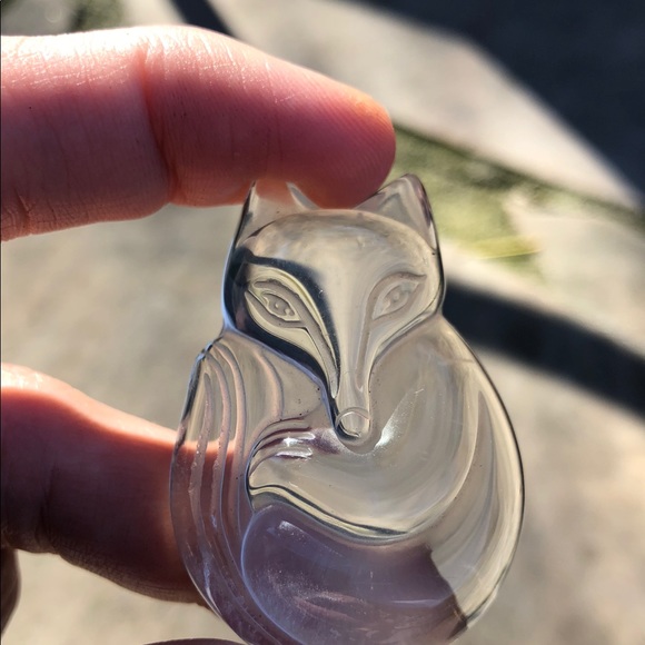 SOLD - Artfully carved genuine quartz crystal fox - Picture 3 of 3